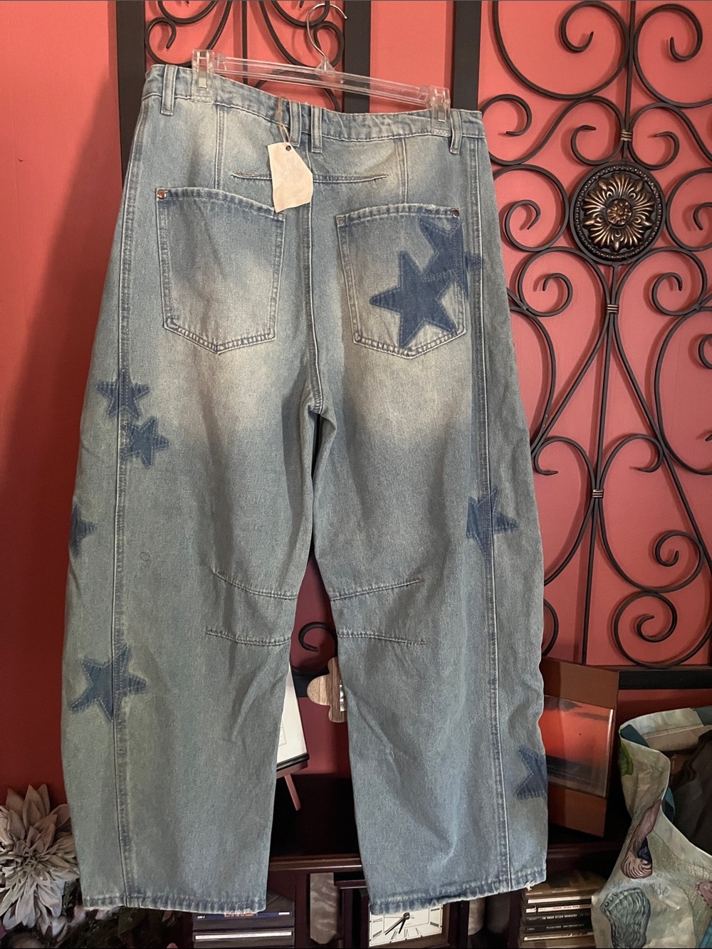 Easel Light Blue Star Leg Jeans: Size Medium - Picture 4 of 10
